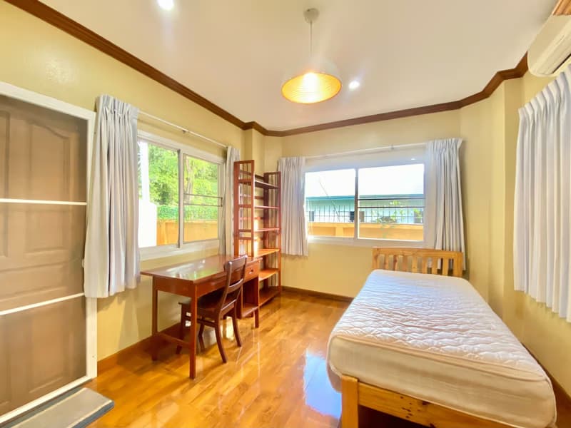 5 Bed House for Rent in Mueang Chiang Mai District