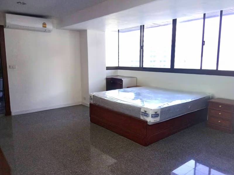 3 Bed Condo for Rent in Watthana