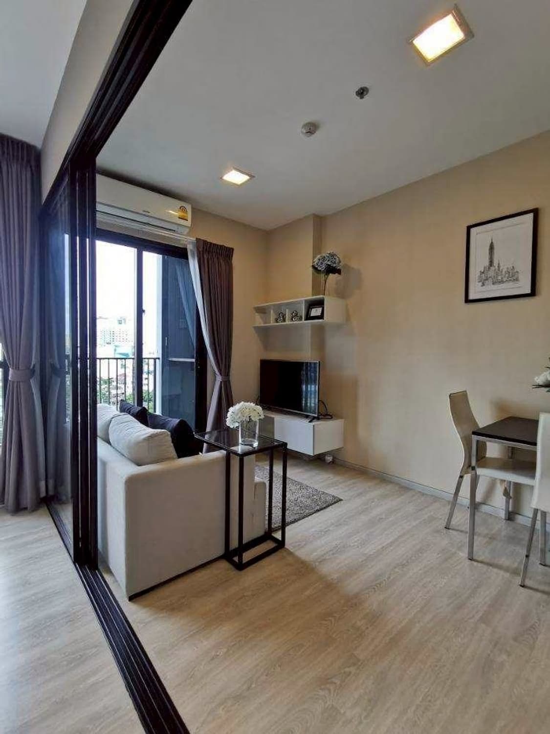 1 ห้องนอน คอนโด สำหรับ ขาย ใน Huai Khwang - Image 2
