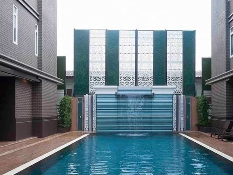 1 Bedroom Condo