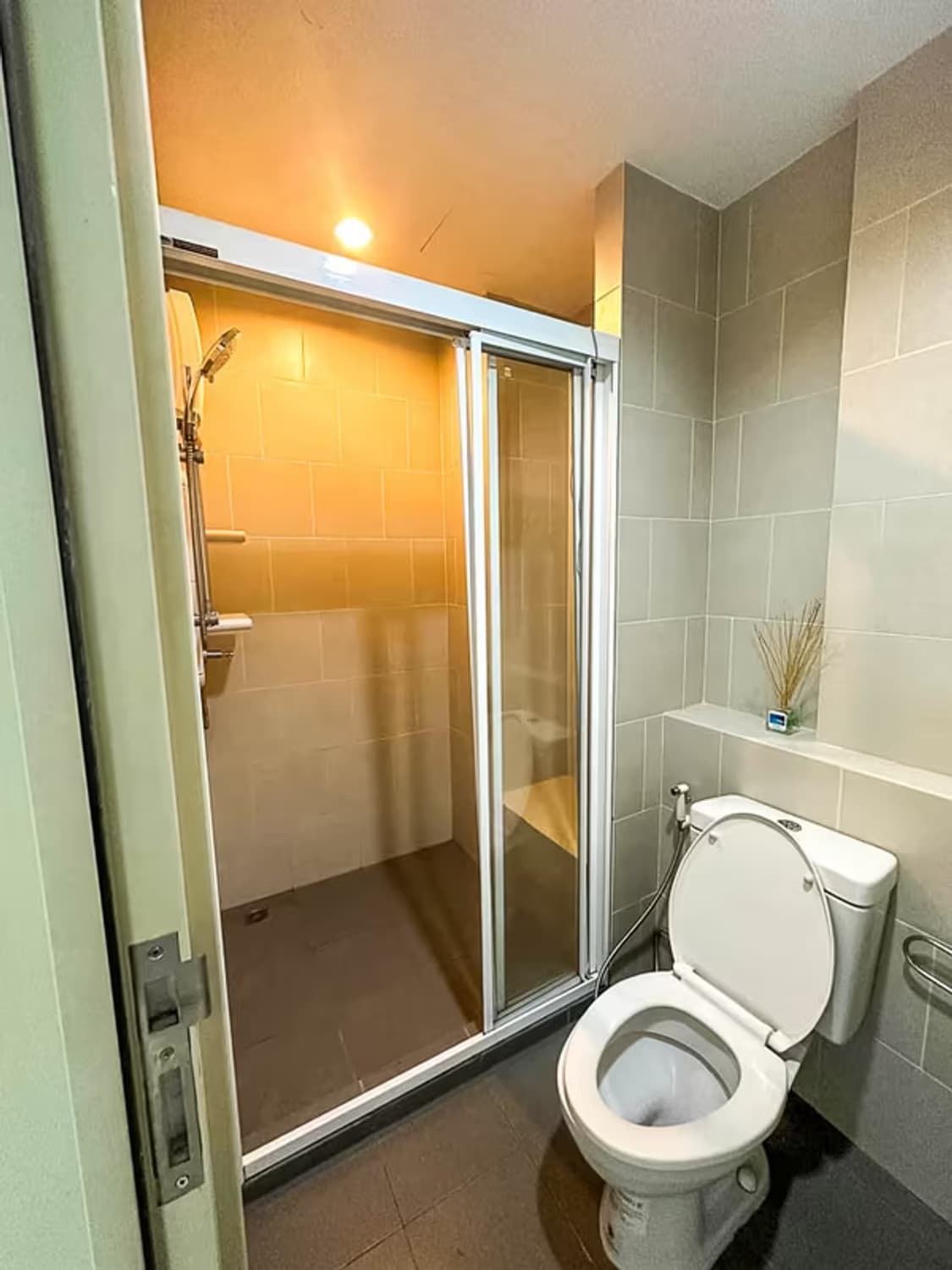 1 Bedroom Condo - Image 1