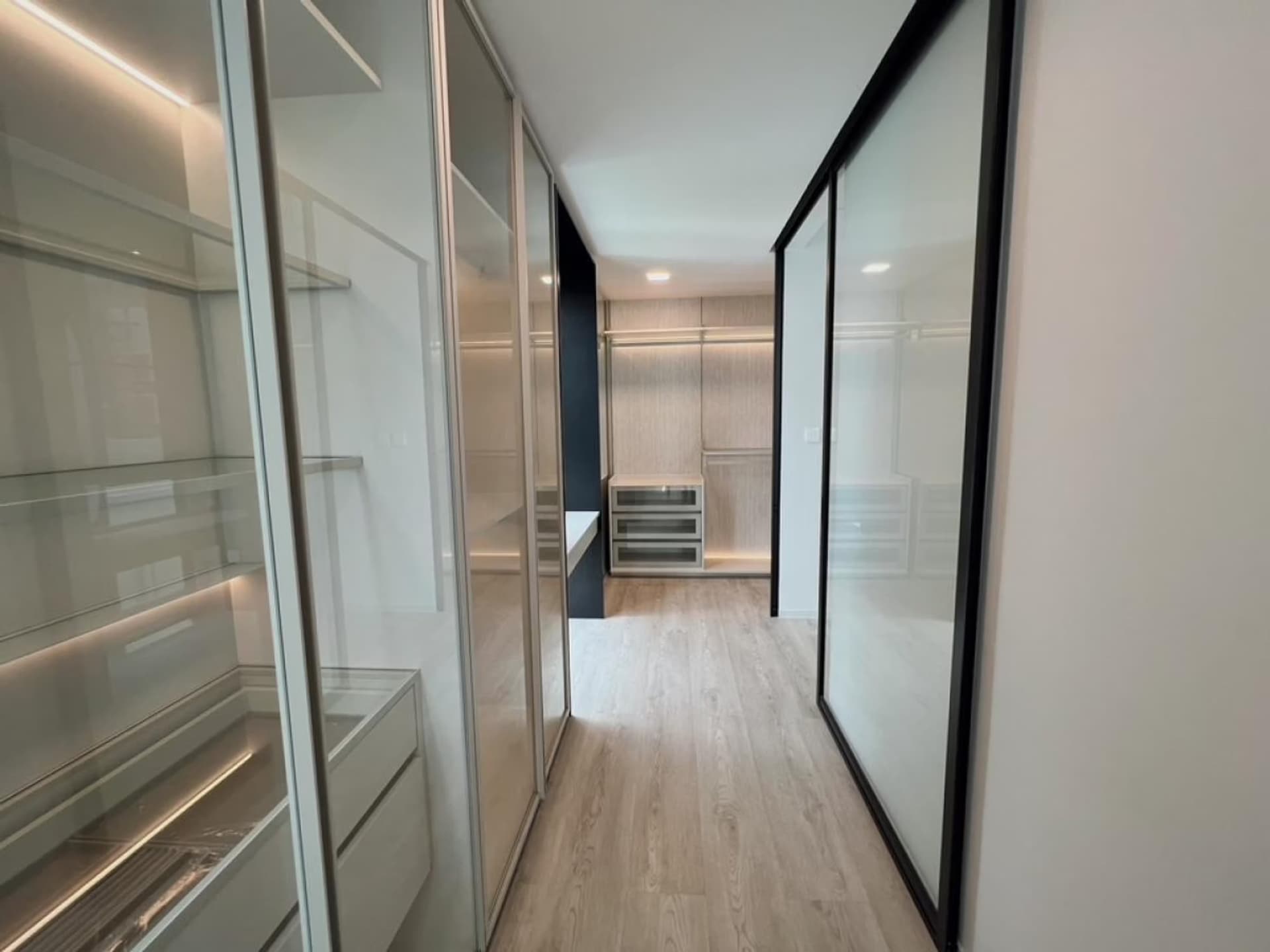 4 Bed House for Sale in Saphan Sung - Image 10