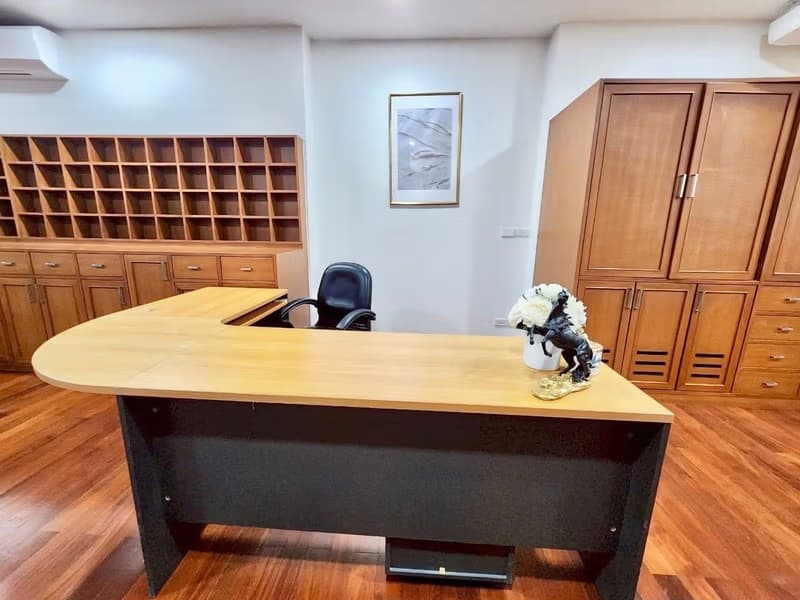 5 Bed House for Rent in Din Daeng