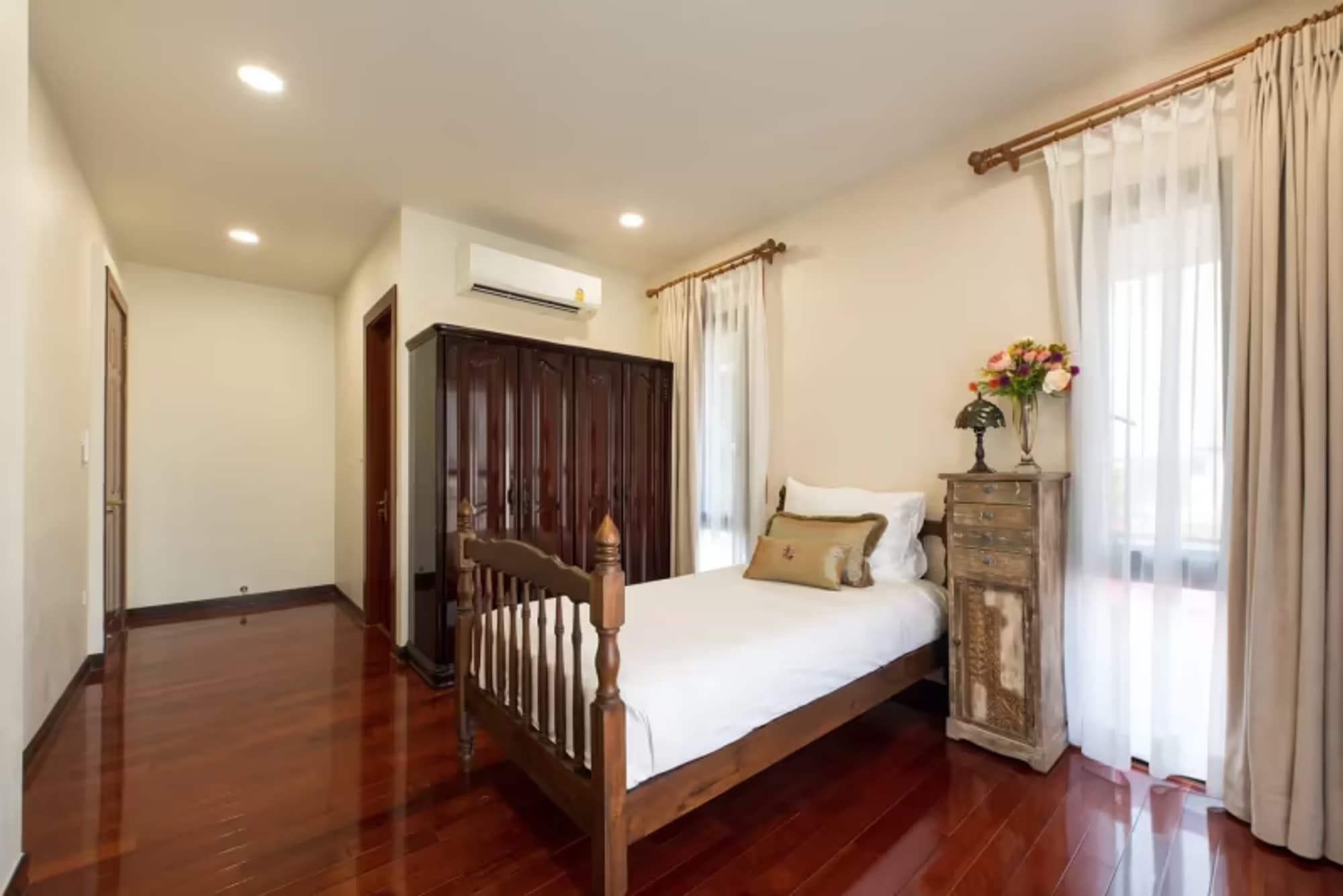 4 Bedroom House - Image 14