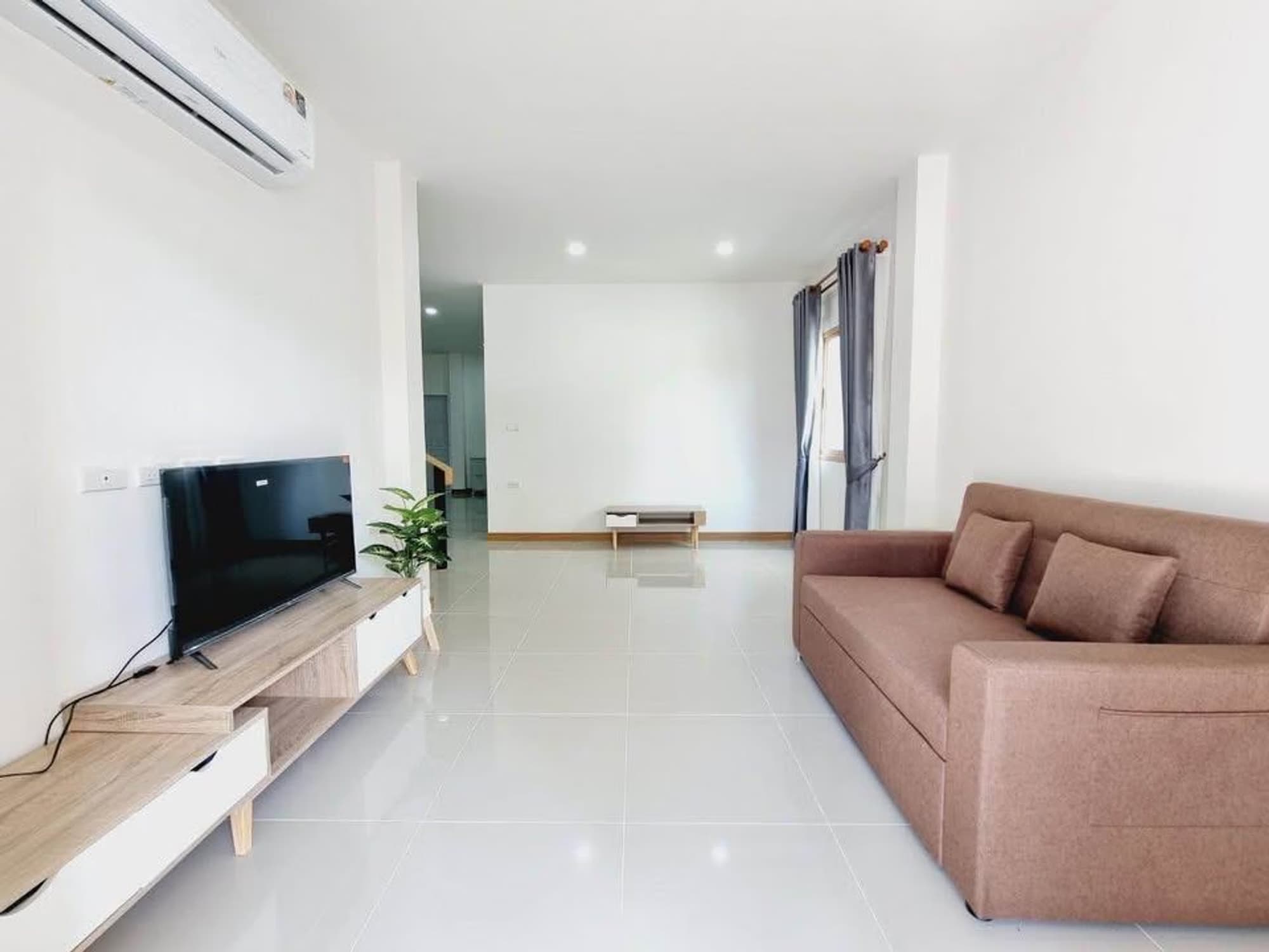 4 Bed House for Rent in Hang Dong - Image 2