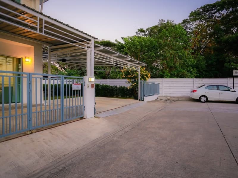 3 Bed Townhouse for Rent in Mueang Chiang Mai