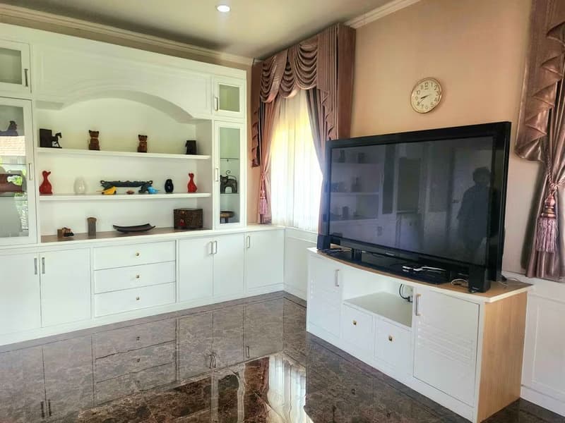 6 Bed House for Rent and Sale in Saraphi