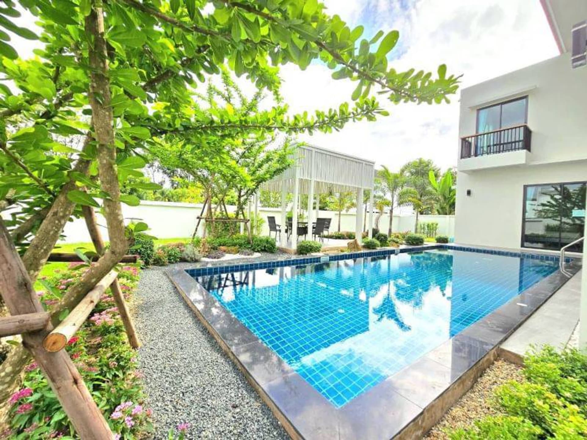 5 Bed House for Sale in Hang Dong District - Image 1