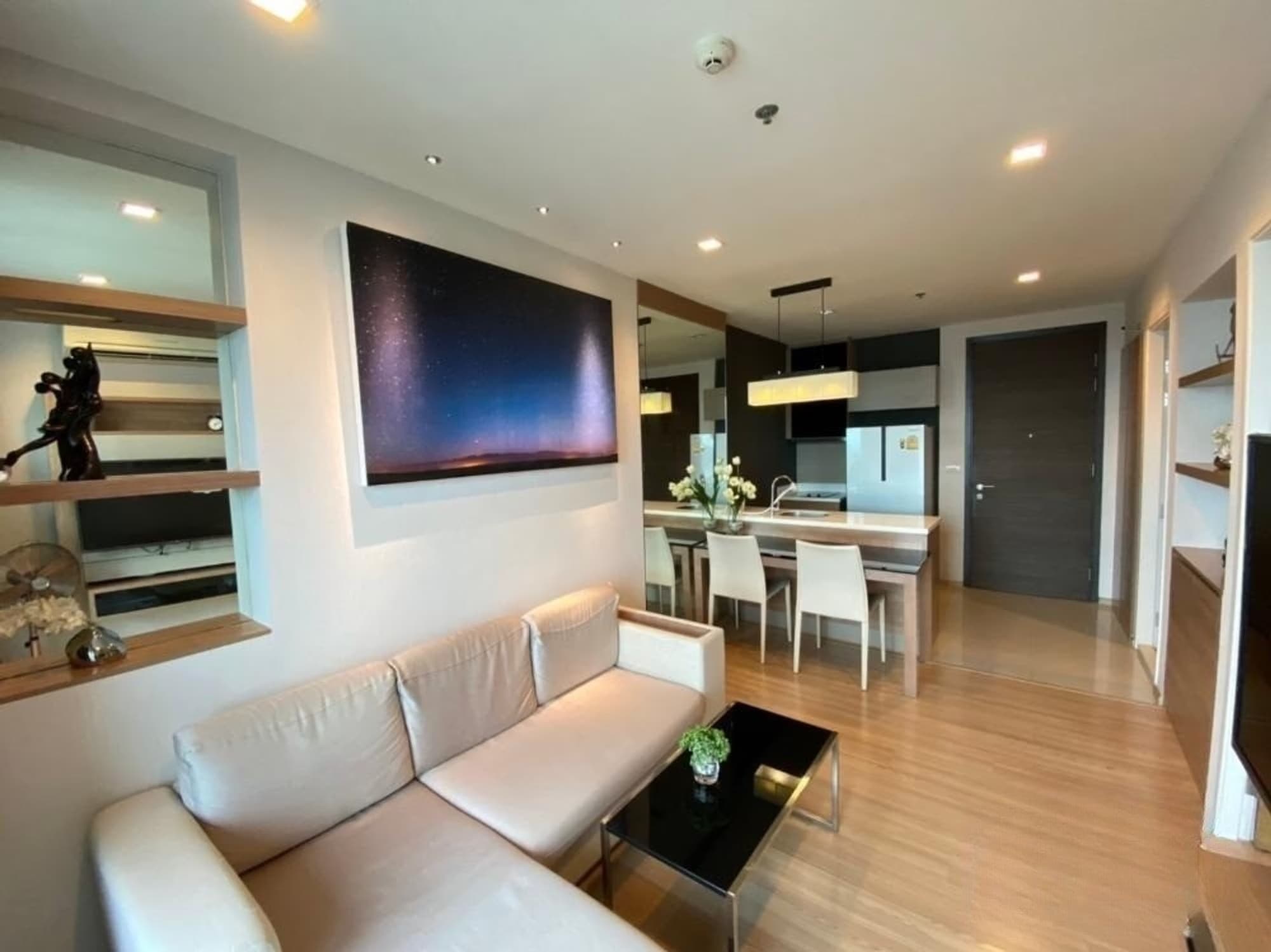 1 Bed Condo for Rent in Phaya Thai - Image 1