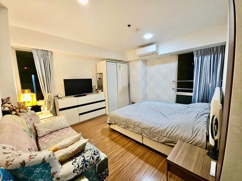 2 Bed Condo for Sale in Huai Khwang