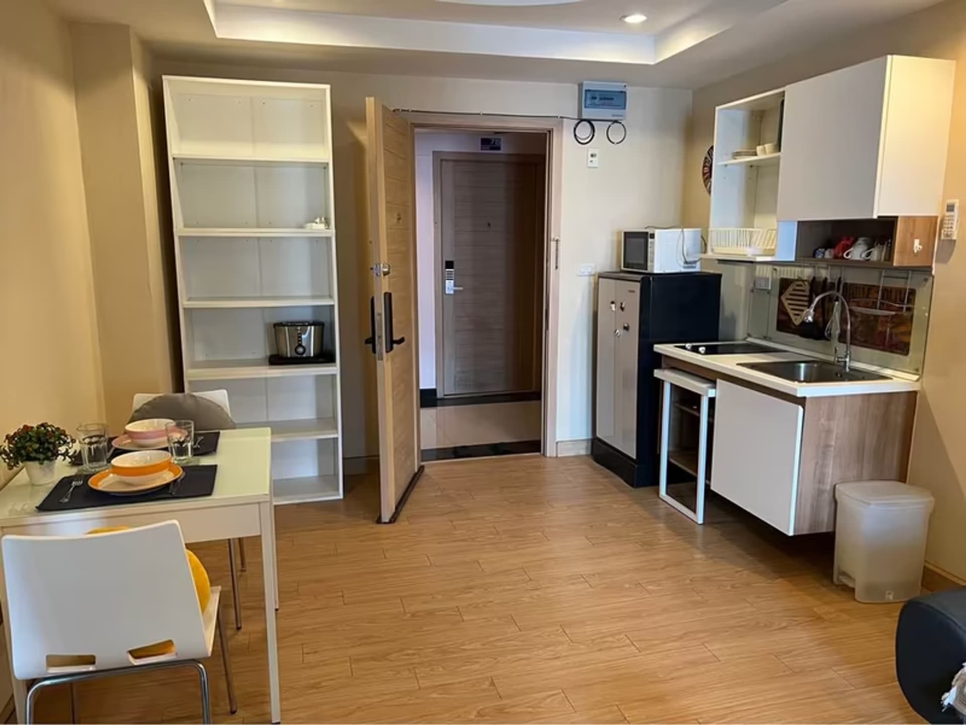 1 Bedroom Condo for Rent in Trams Condo - Image 2