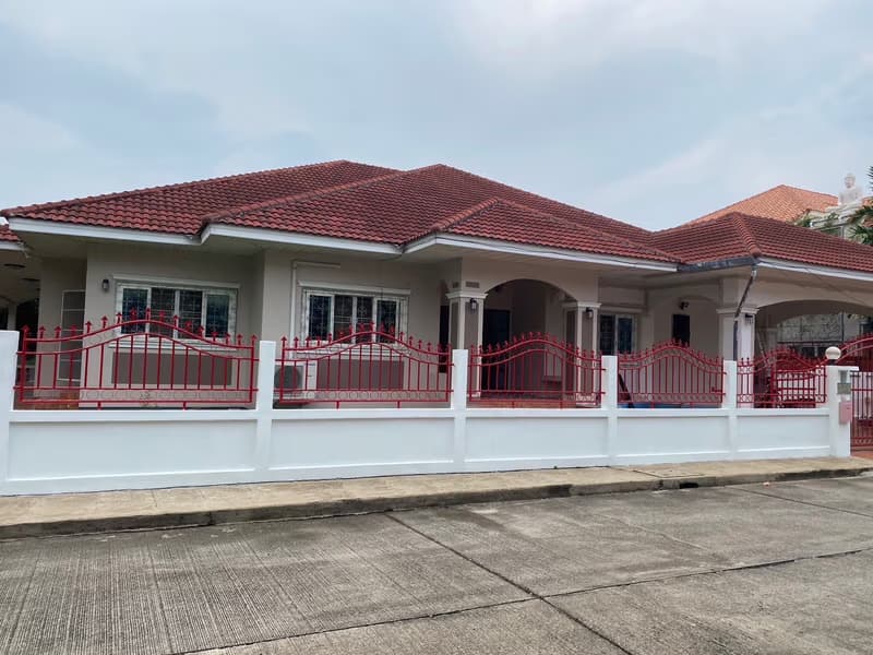 4 Bed House for Rent in San Kamphaeng