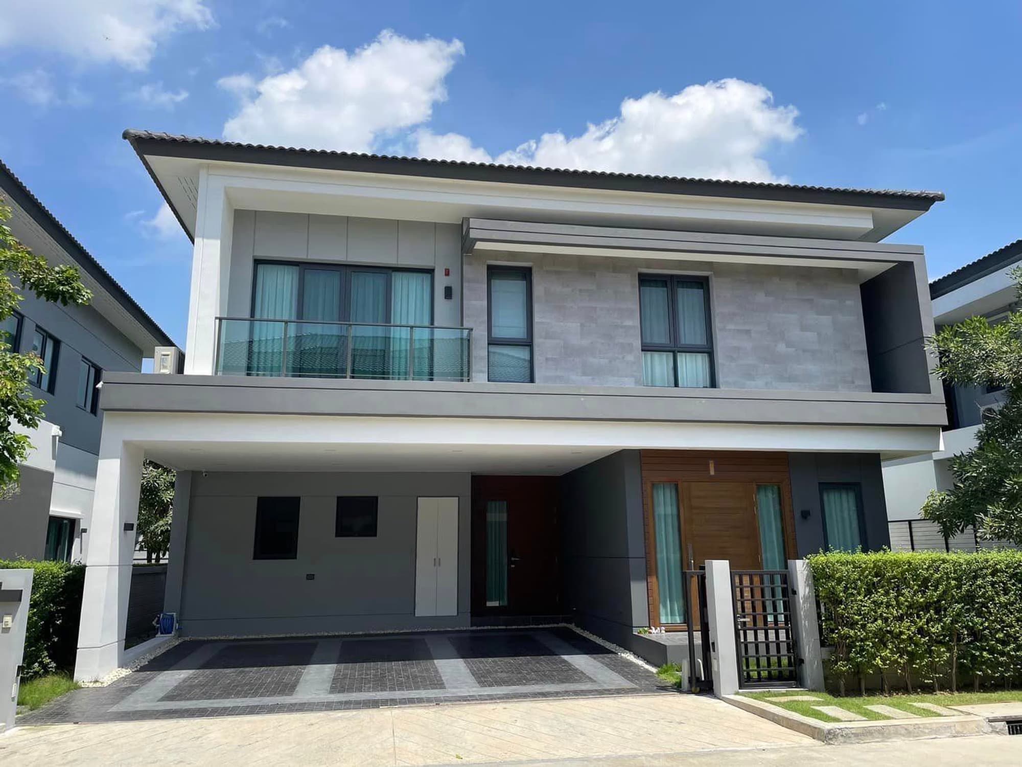 4 ห้องนอน บ้าน สำหรับ จำหน่าย ใน Bang Phli - Image 1