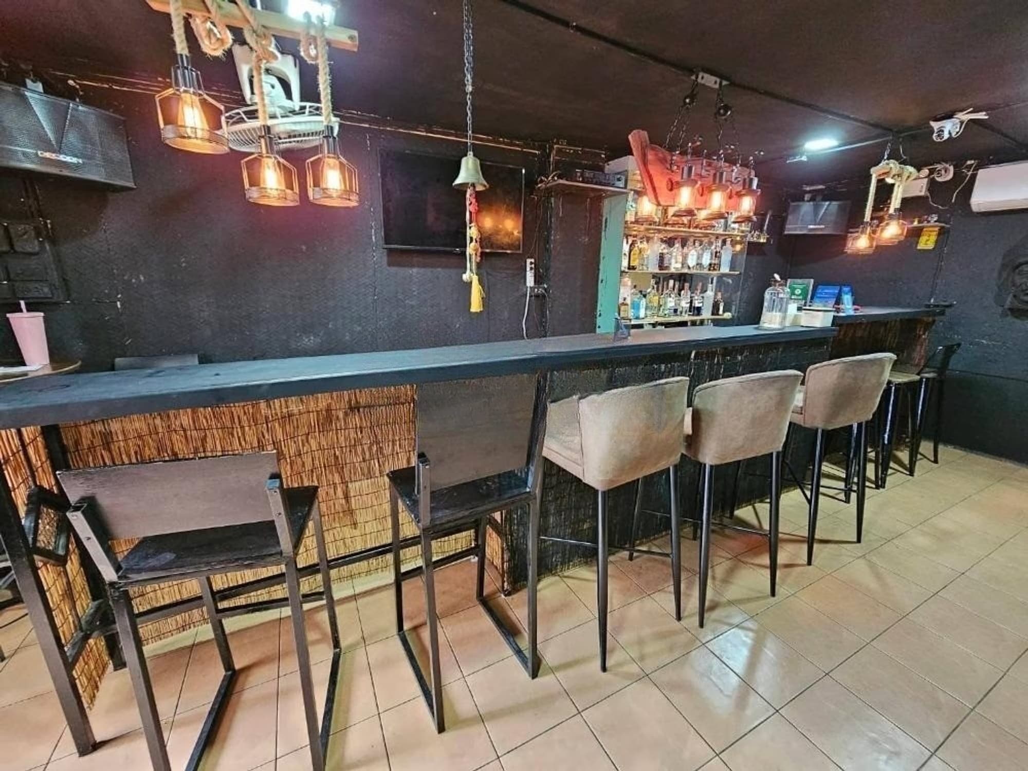 7 Bed Commercial for Rent in Khlong Toei - Image 2