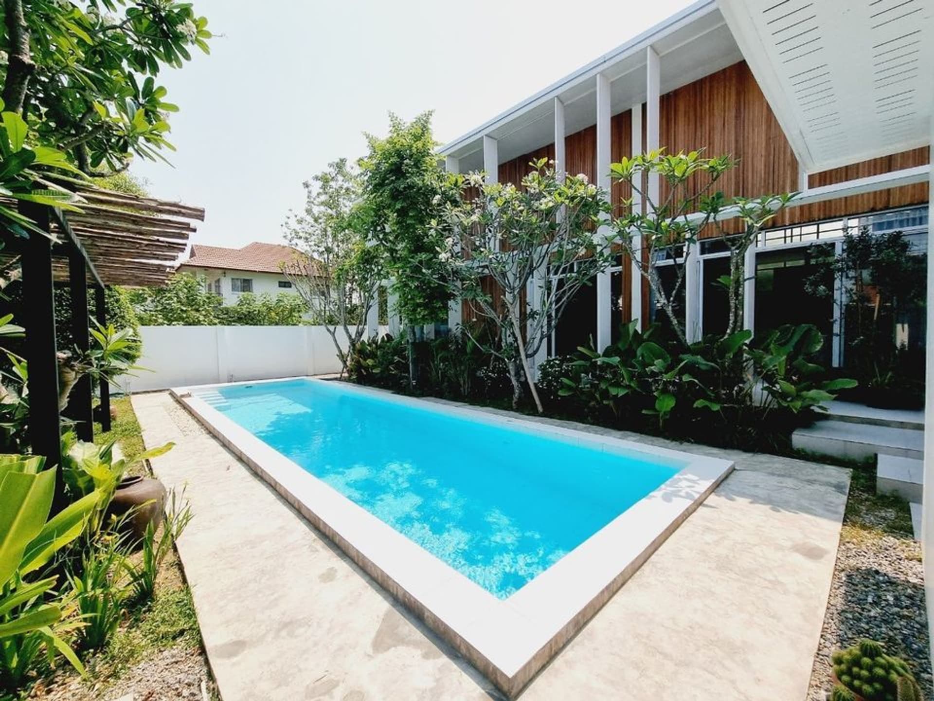 4 Bed House for Rent and Sale in Hang Dong - Image 1