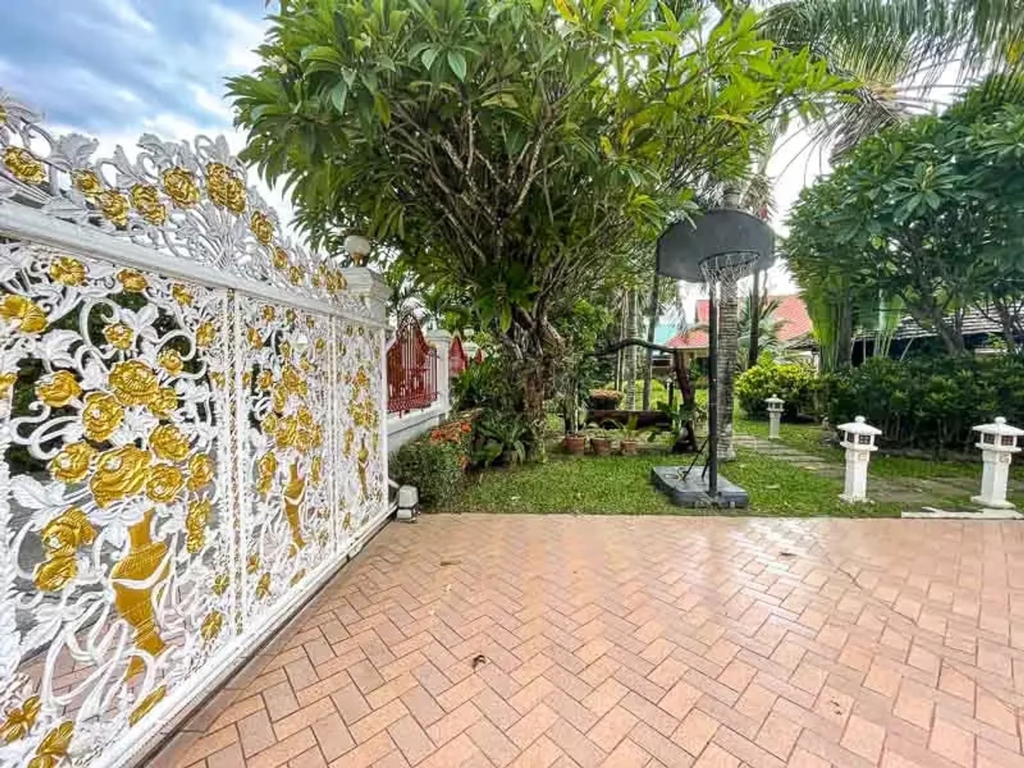 5 Bedroom House - Image 39