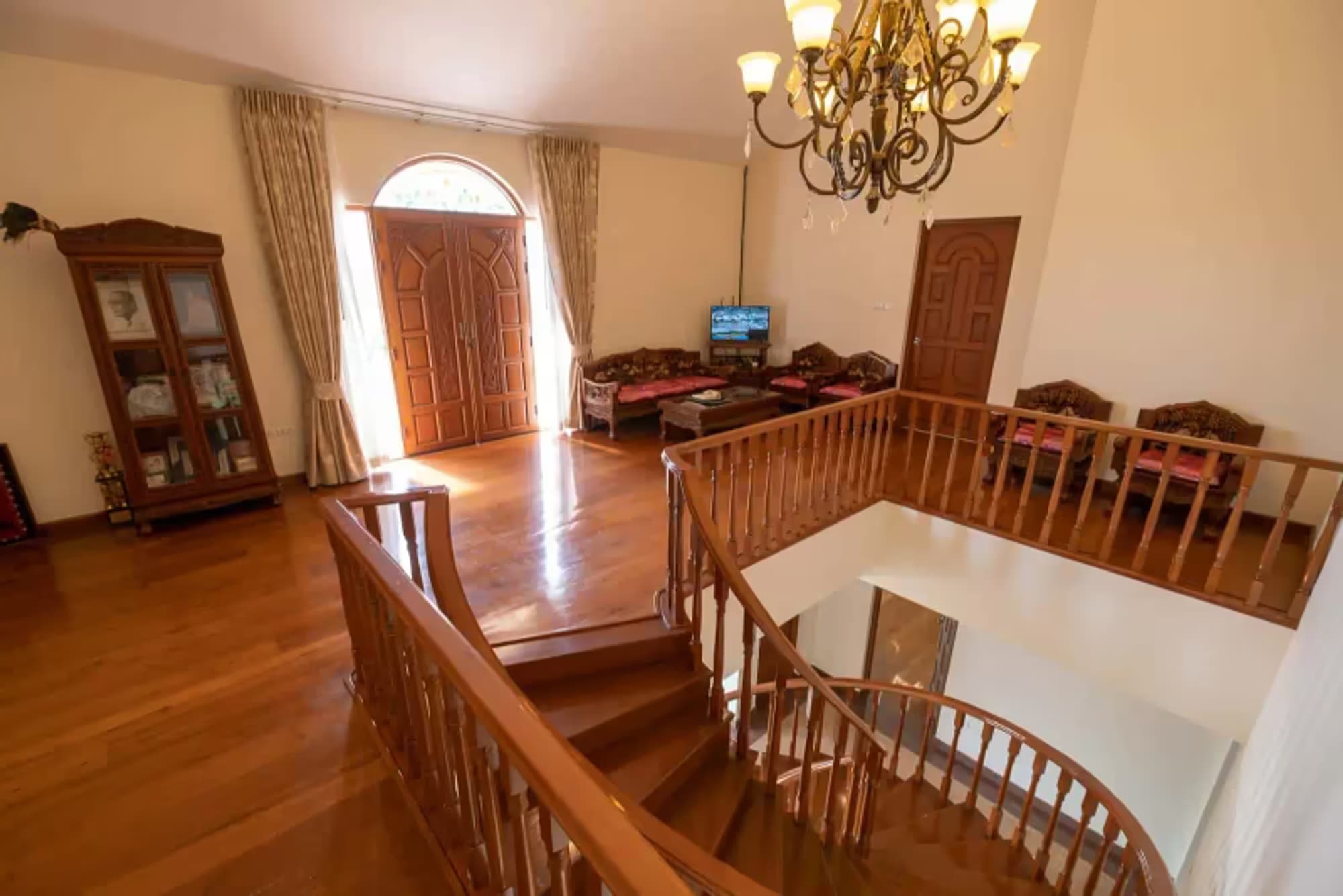 5 Bedroom House - Image 13