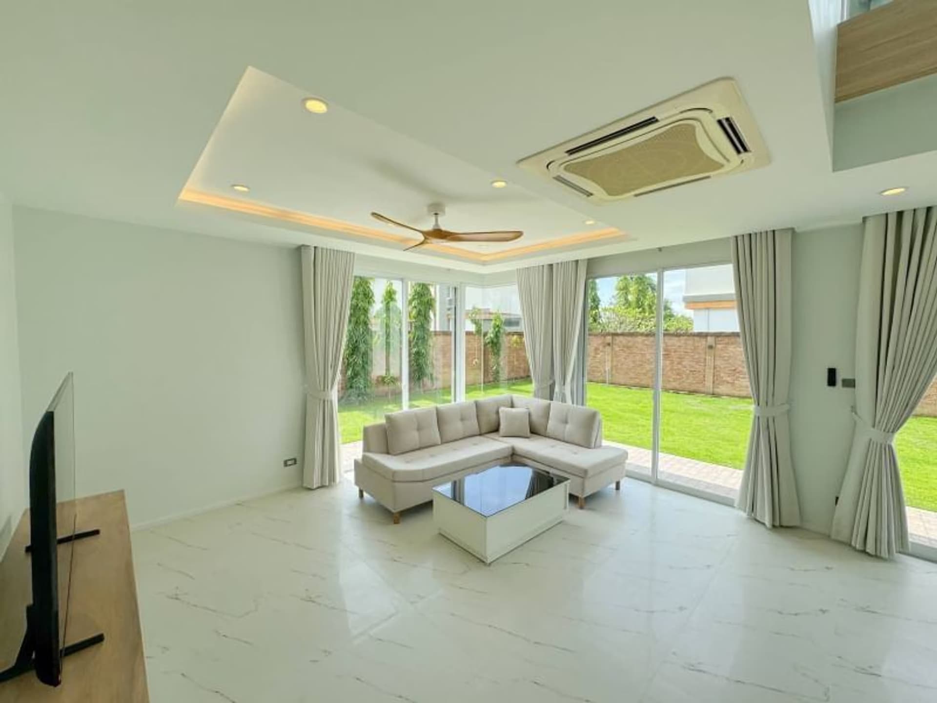 4 Bed House for Rent in San Kamphaeng - Image 3