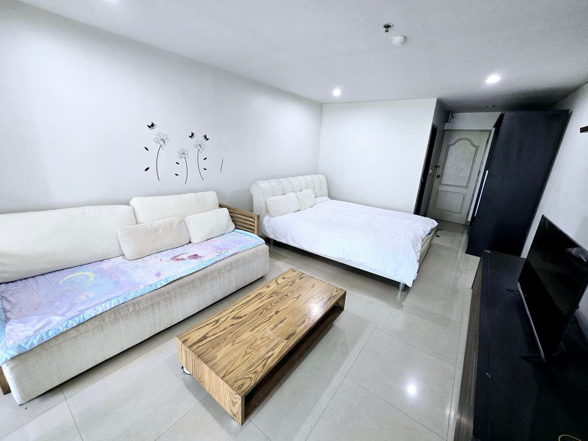 2 Bed Condo for Sale in Bang Na - Image 1