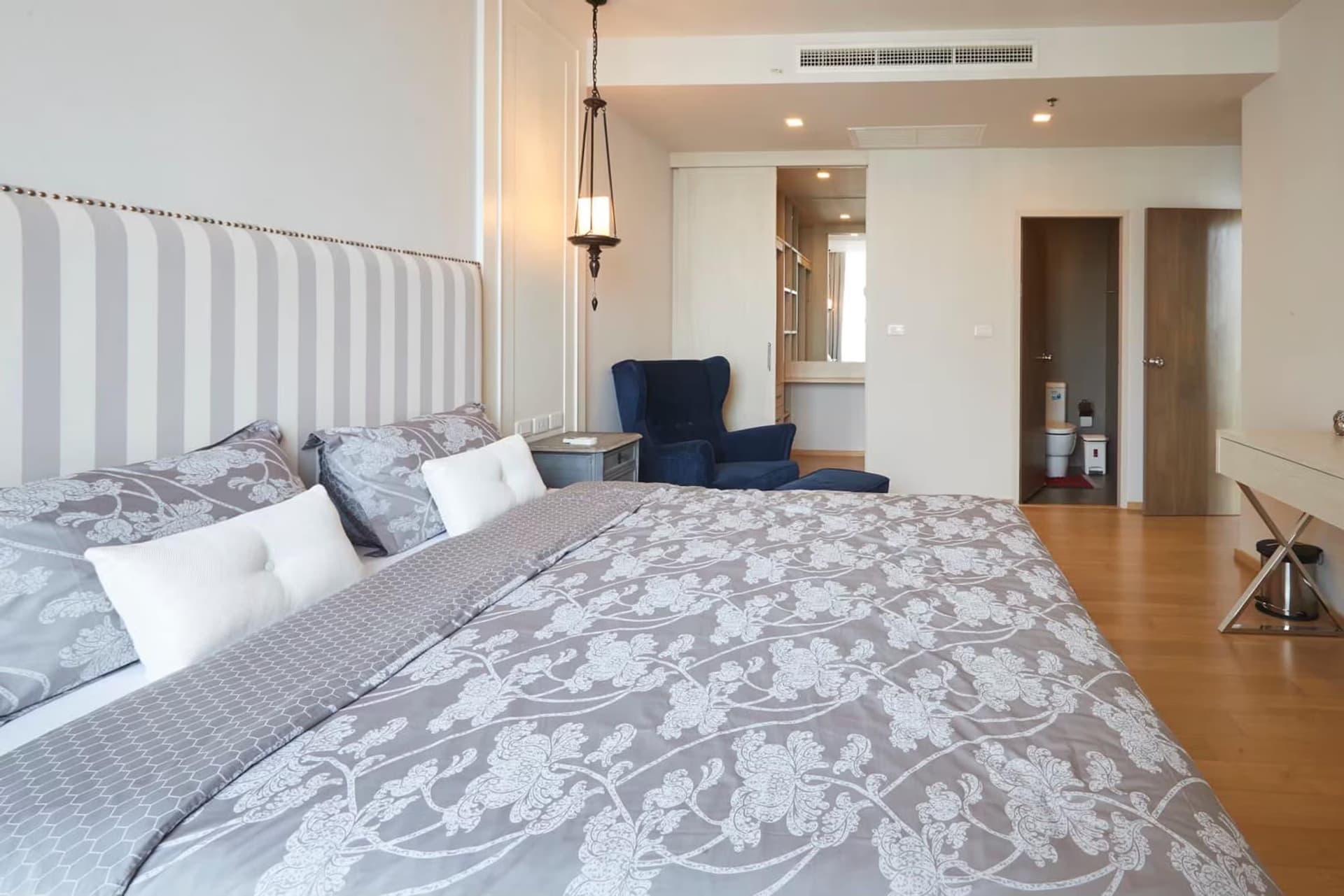 1 Bed Condo for Rent in Phaya Thai - Image 6