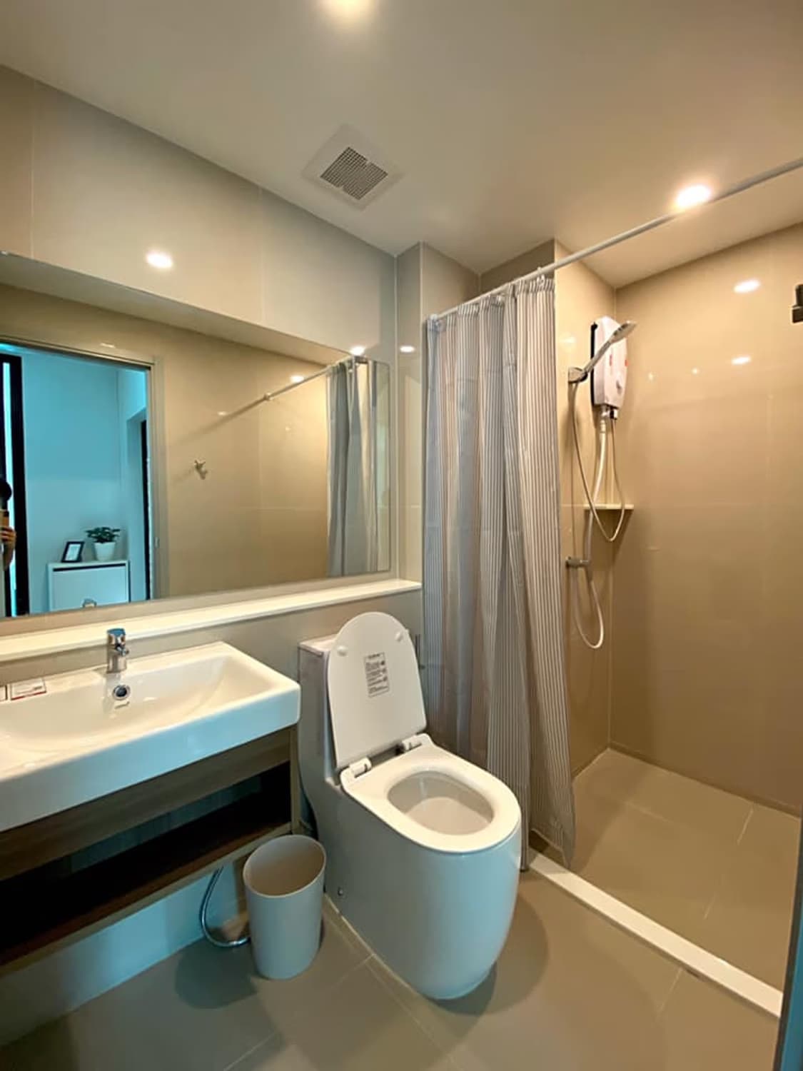 1 ห้องนอน Condo สำหรับ จำหน่าย ใกล้ Phra Ram 9 MRT - Image 4 1 ห้องนอน Condo สำหรับ จำหน่าย ใกล้ Phra Ram 9 MRT - Image 4