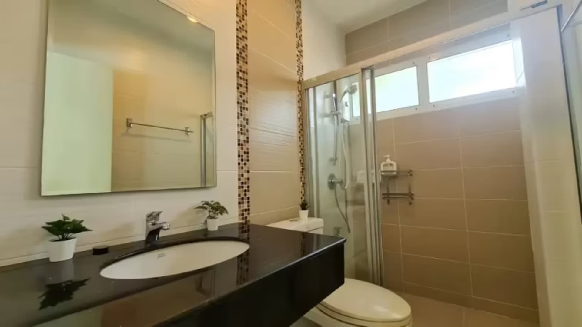 4 Bedroom House - Image 23