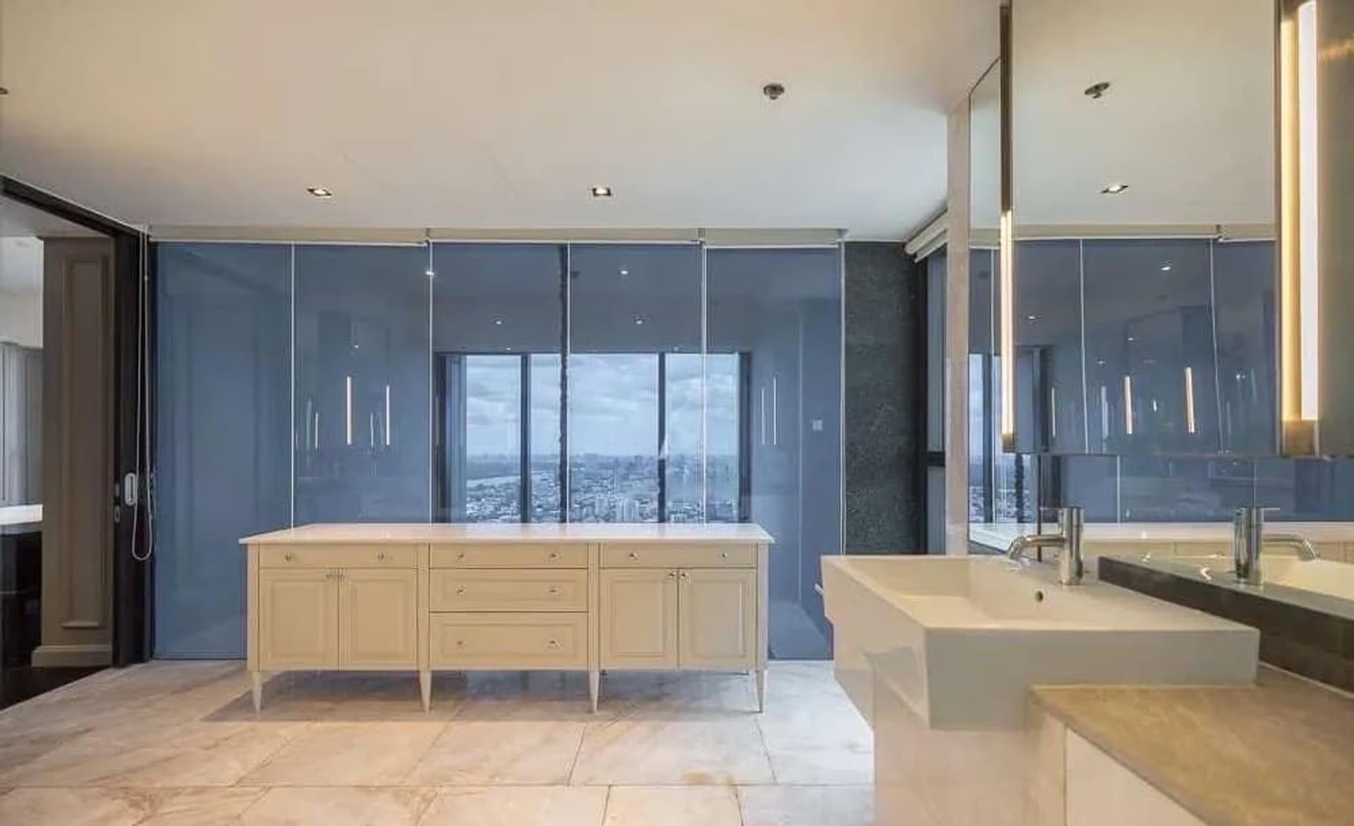 4 Bed Condo for Rent in Sathon - Image 11