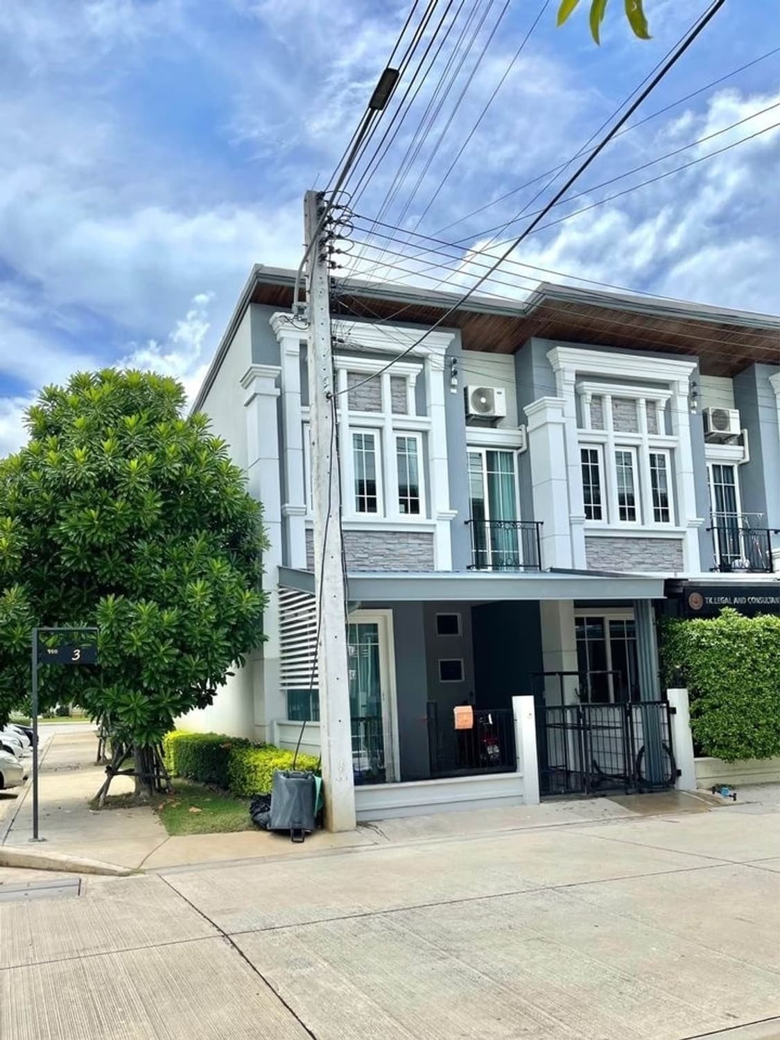 3 Bed Townhouse for Rent in Mueang Chiang Mai - Image 1