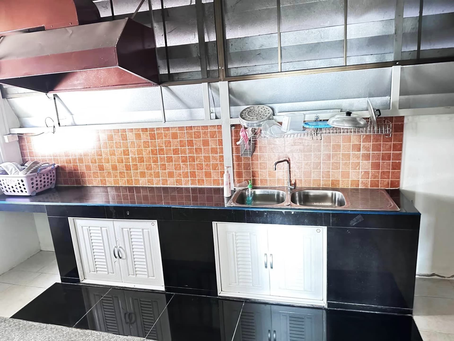 3 Bed House for Rent and Sale in Saraphi - Image 5