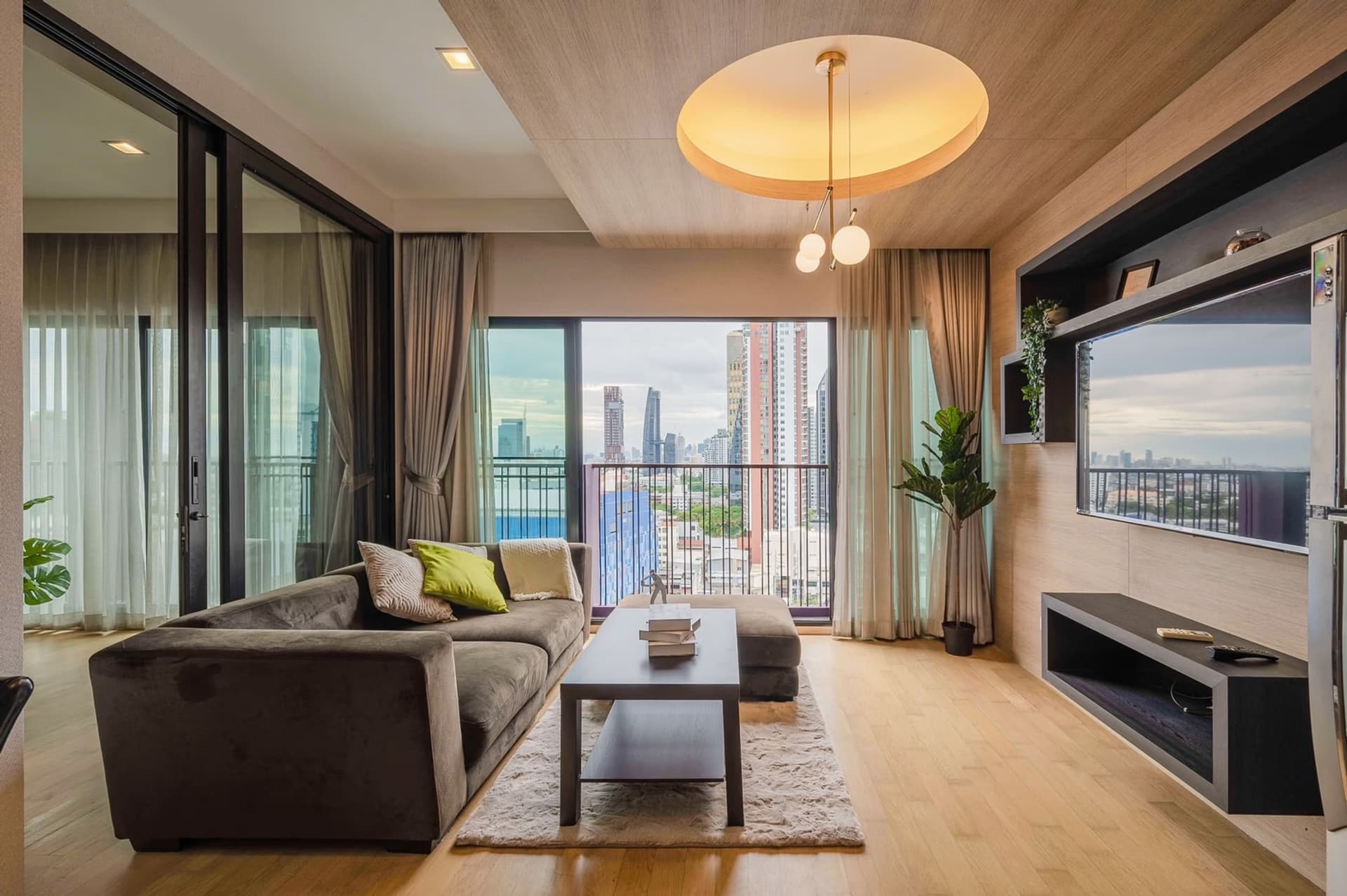 Condo for Sale at Noble Reveal - Image 1