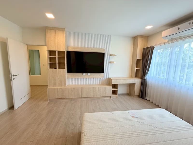 4 Bed House for Rent in Bang Phli