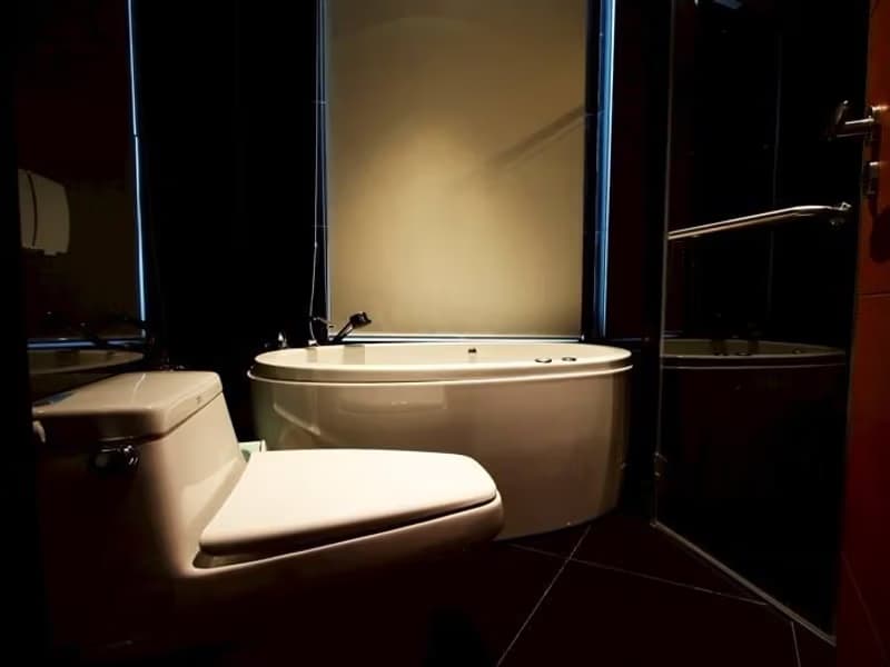 2 Bed Condo for Rent in Bang Rak