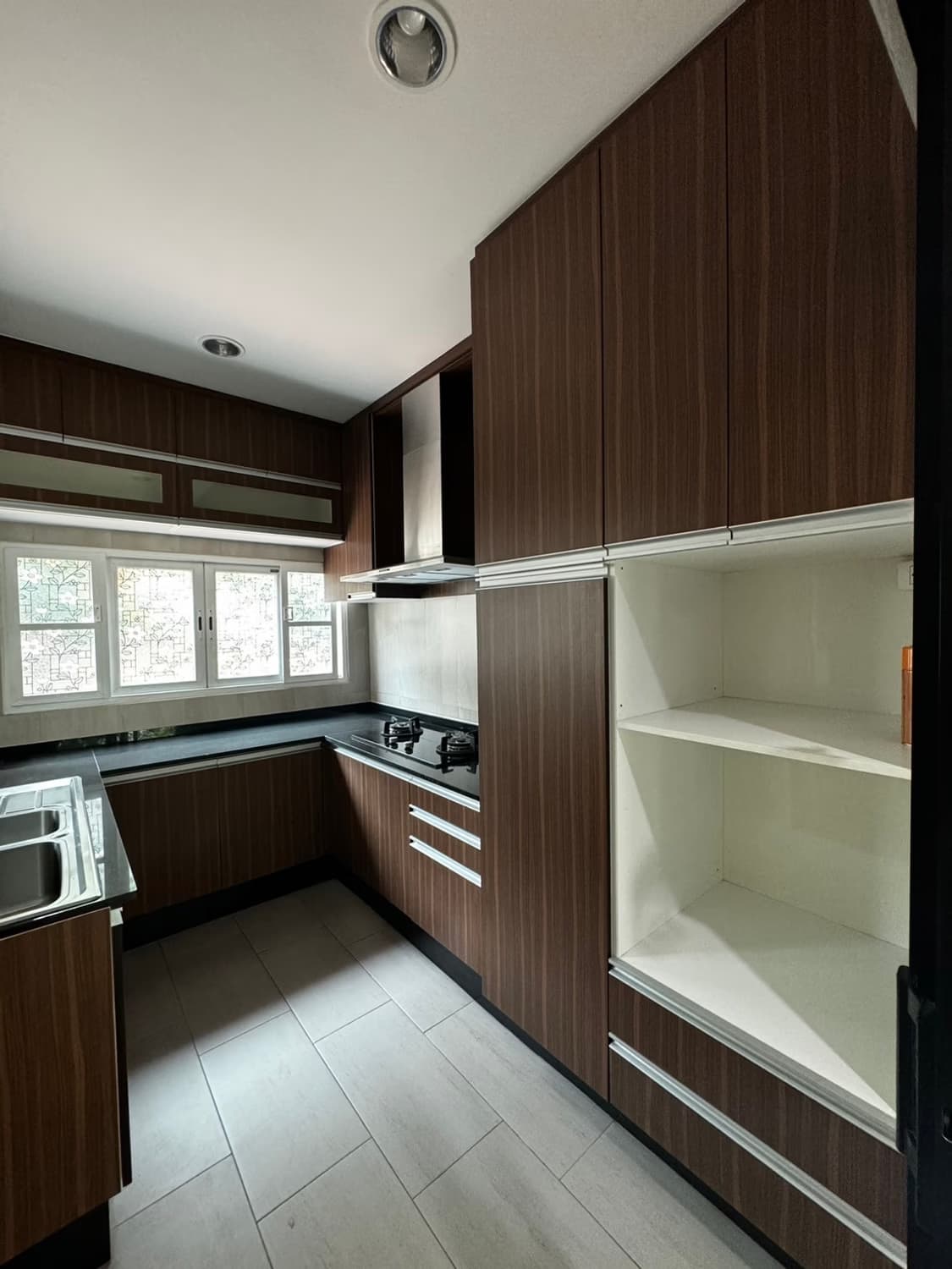 3 Bed House for Rent in Mueang Samut Prakan - Image 5