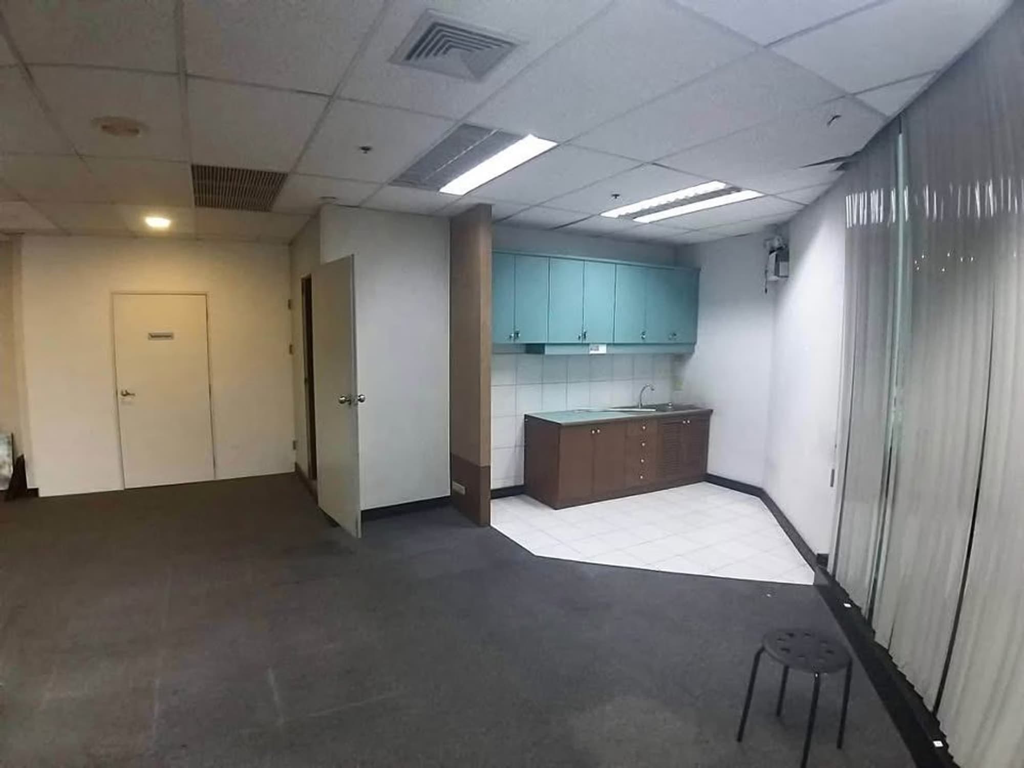 1 Bed Commercial for Rent in Bang Na - Image 8