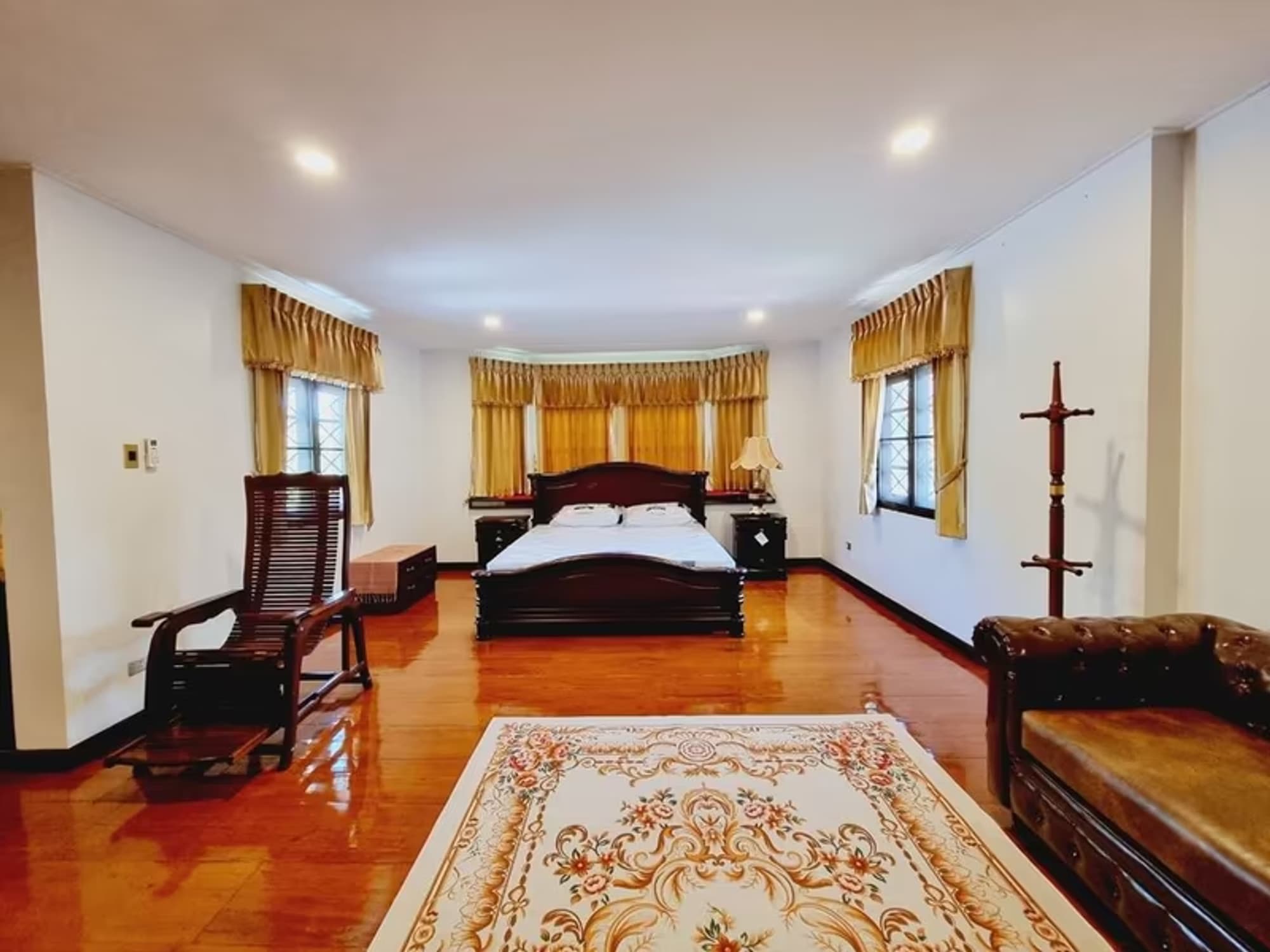5 Bedroom House - Image 23