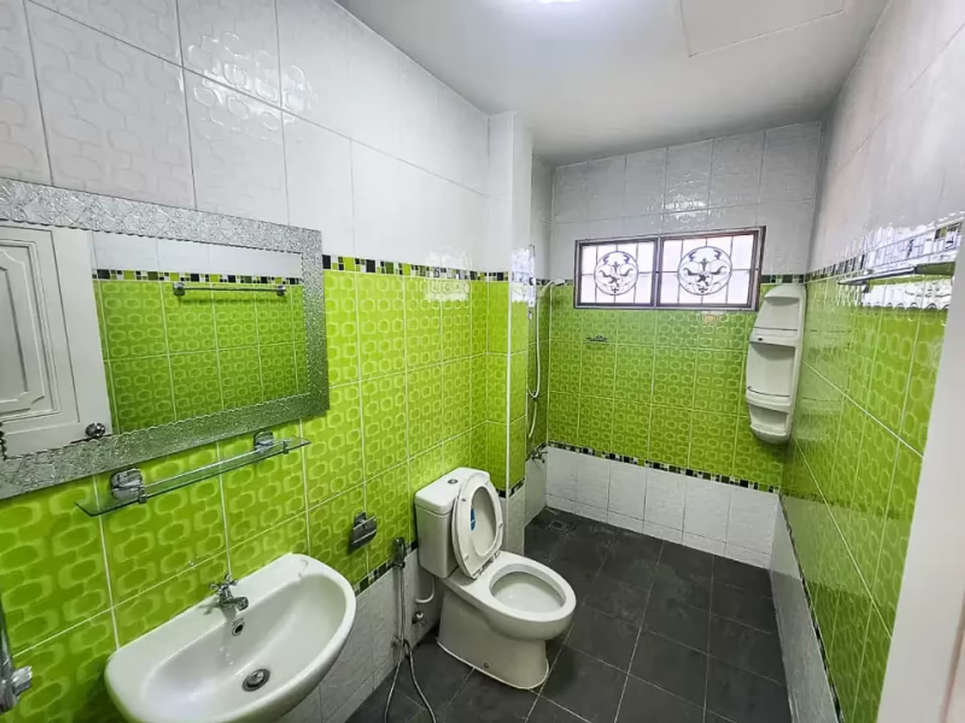 4 Bedroom House - Image 2