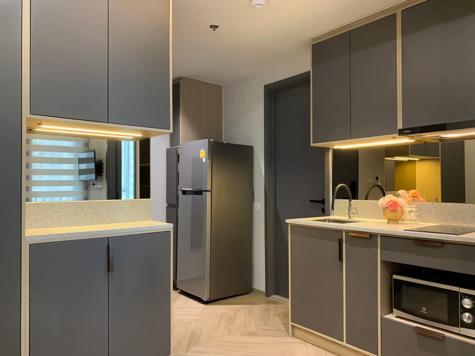 1 Bed Condo for Rent and Sale in Bang Rak - Image 6
