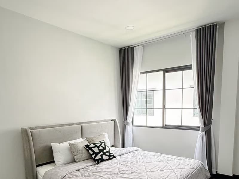 5 Bed House for Rent and Sale in Bang Phli District