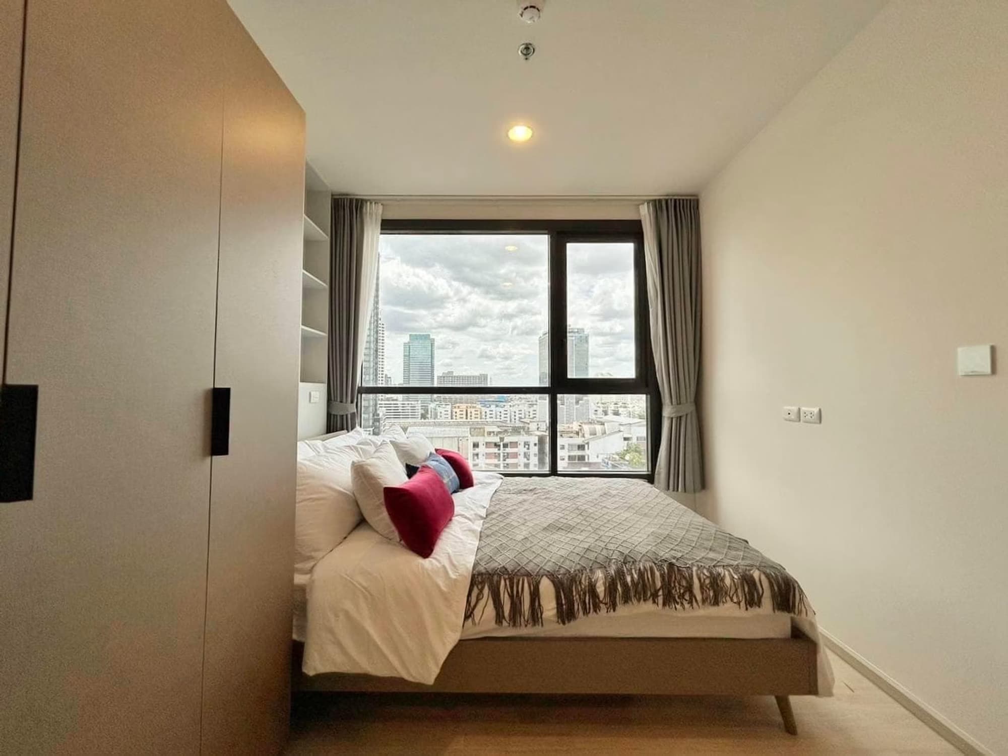 1 Bed Condo for Sale  Near Huai Khwang MRT - Image 4