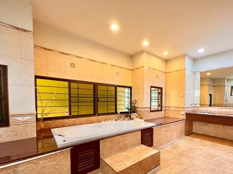 5 Bedroom House