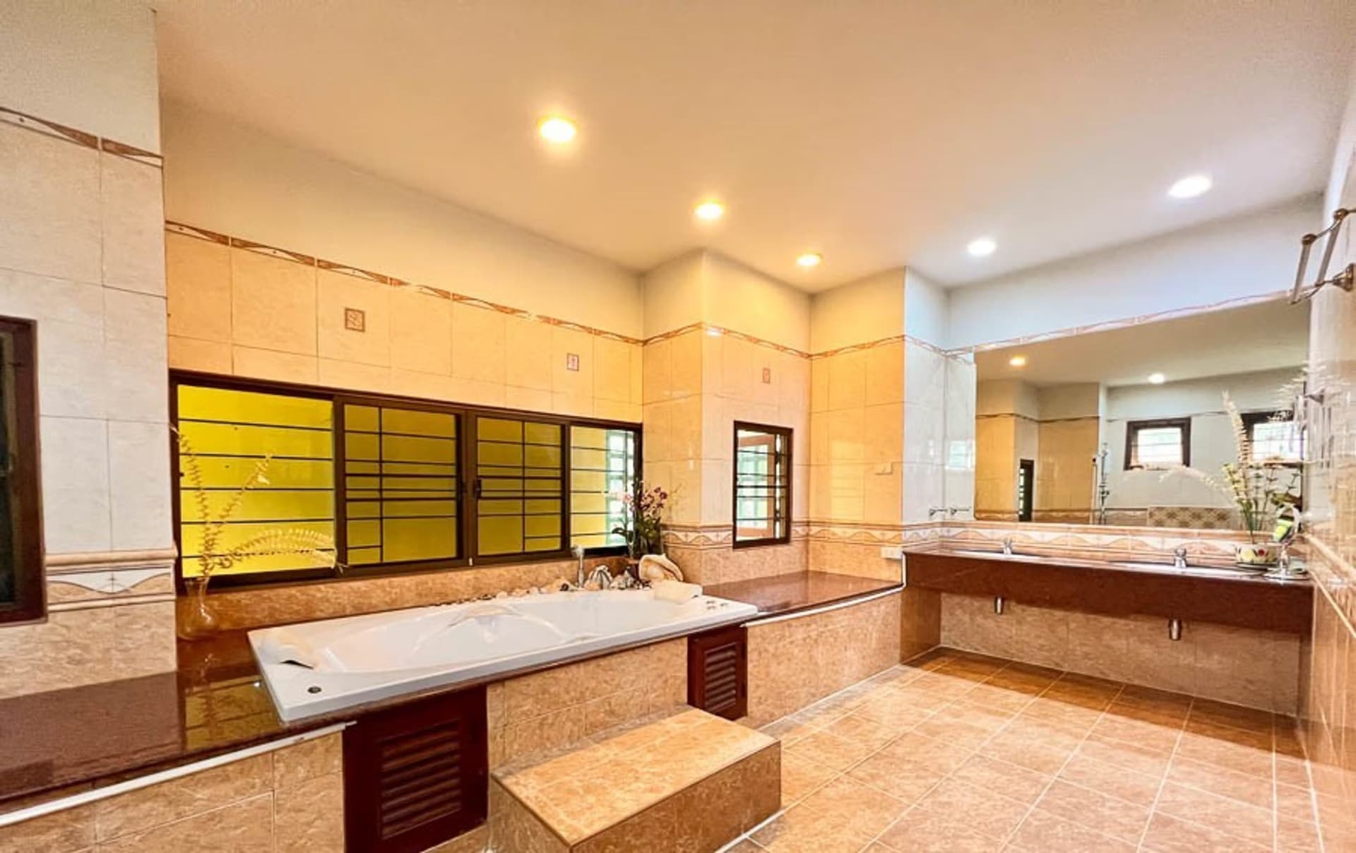 5 Bedroom House - Image 8