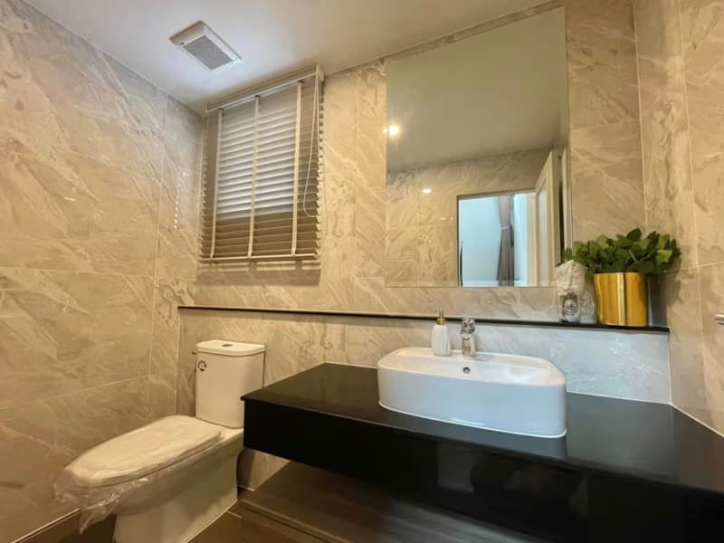 5 Bed House for Rent in Bang Phli