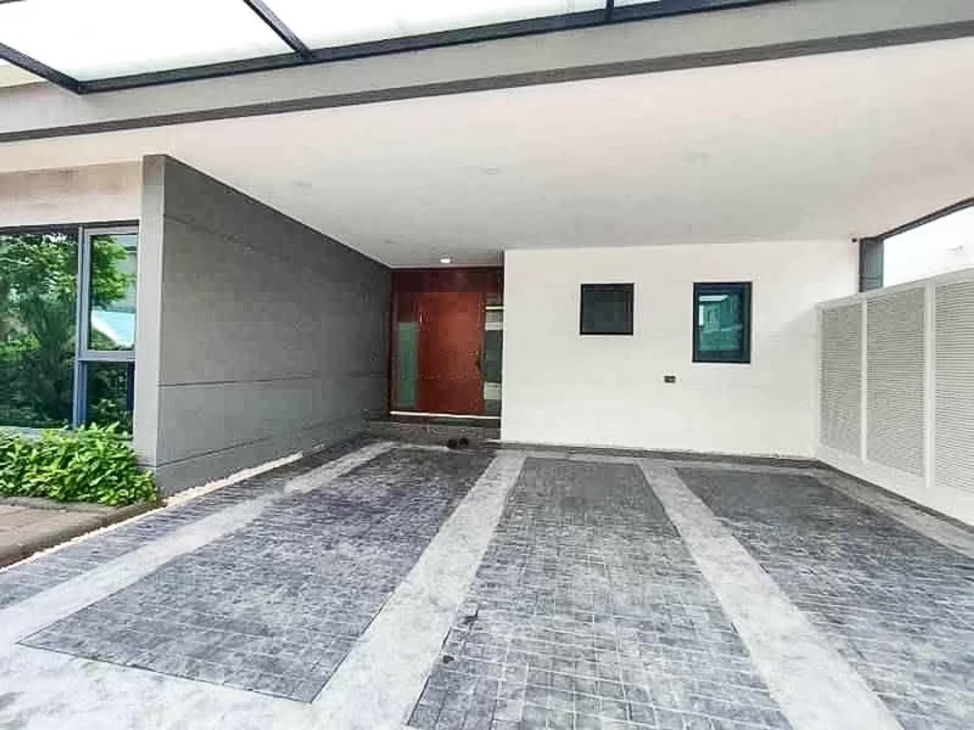 4 Bedroom House - Image 12