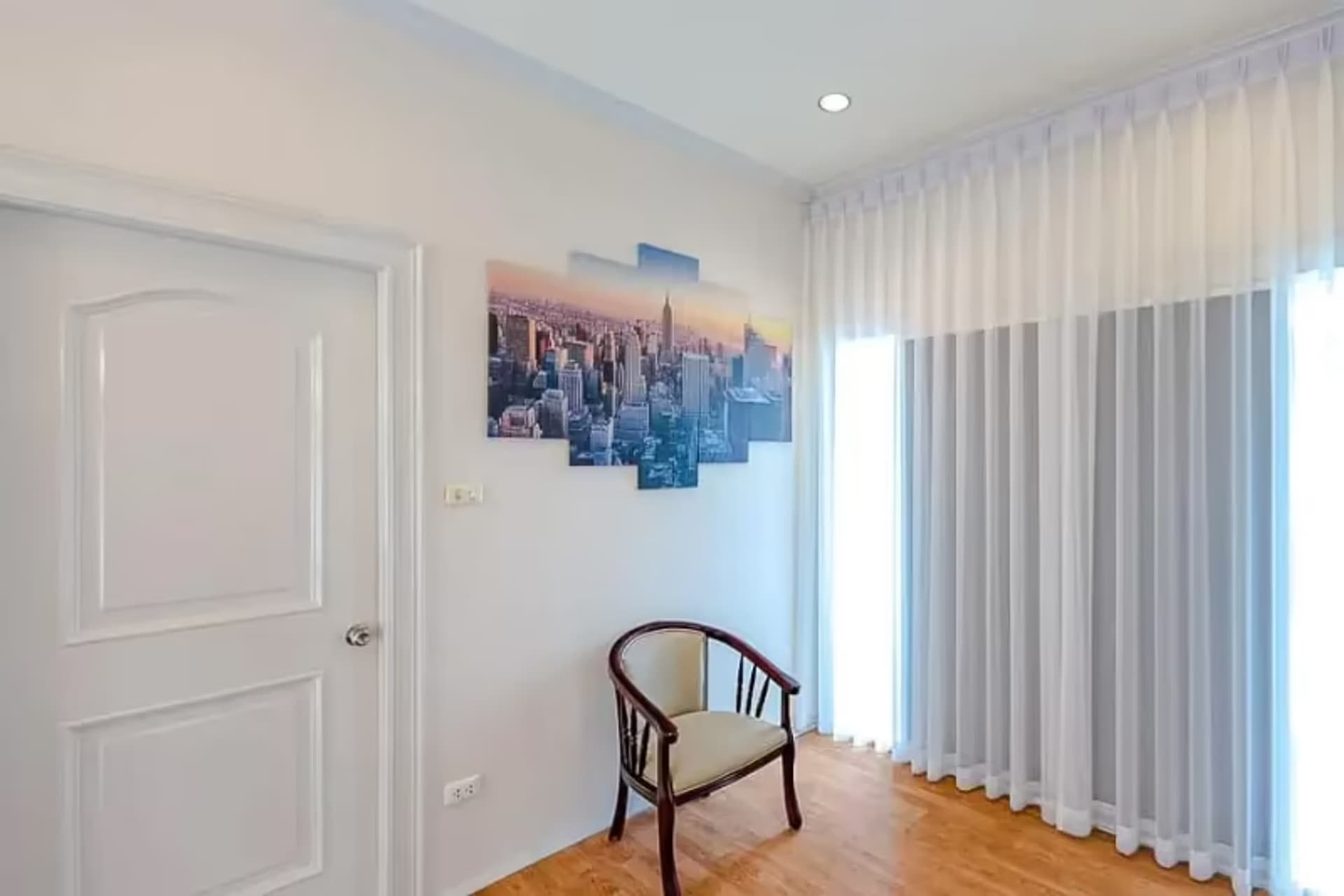 5 Bedroom House - Image 11