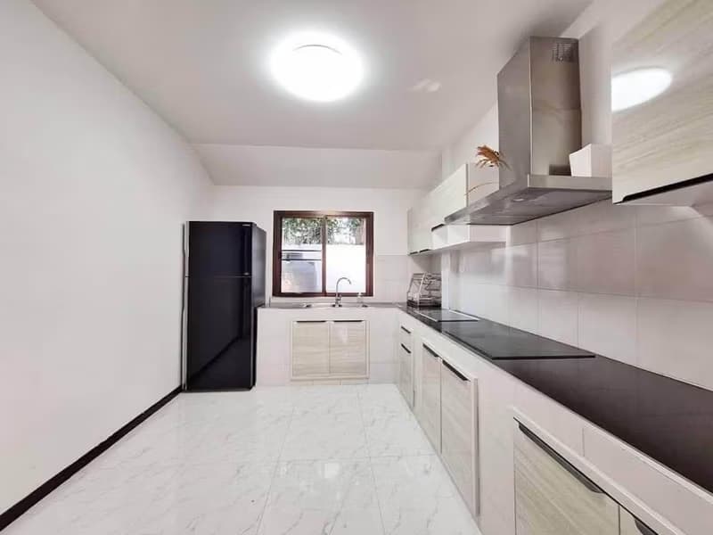 5 Bed House for Rent in San Sai