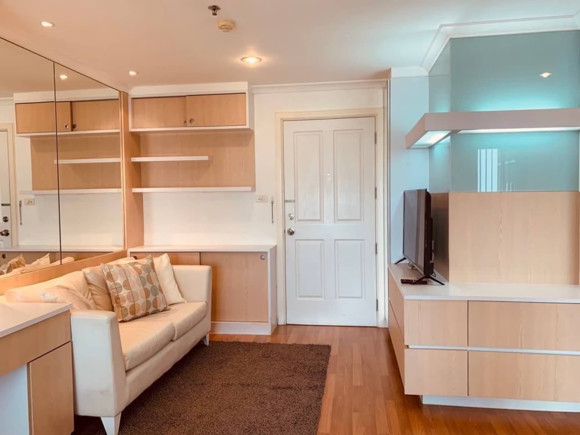 1 Bed Condo for Sale in Huai Khwang - Image 1