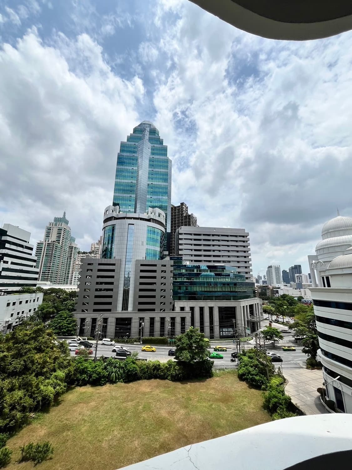 2 Bed Condo for Rent in Ratchathewi - Image 4