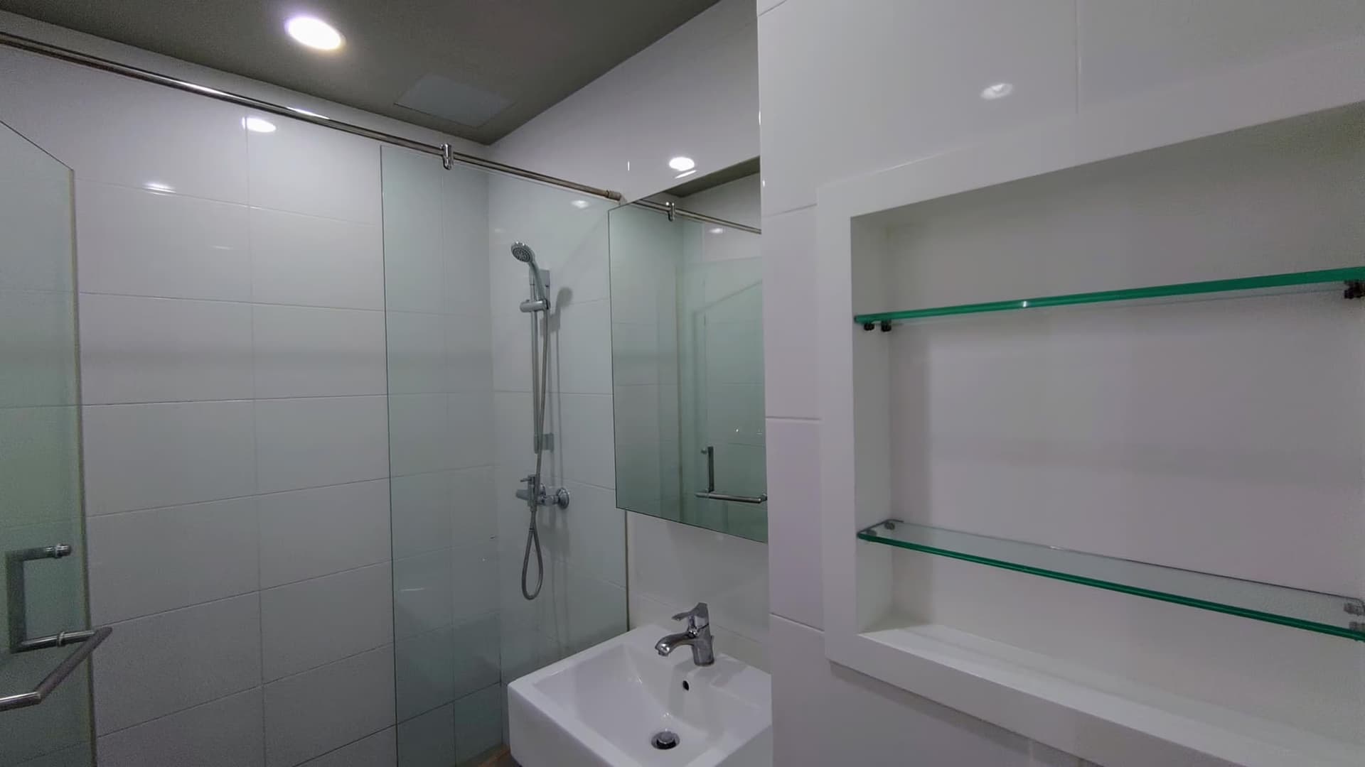 1 ห้องนอน Condo สำหรับ ขาย ใน วัฒนา - Image 8