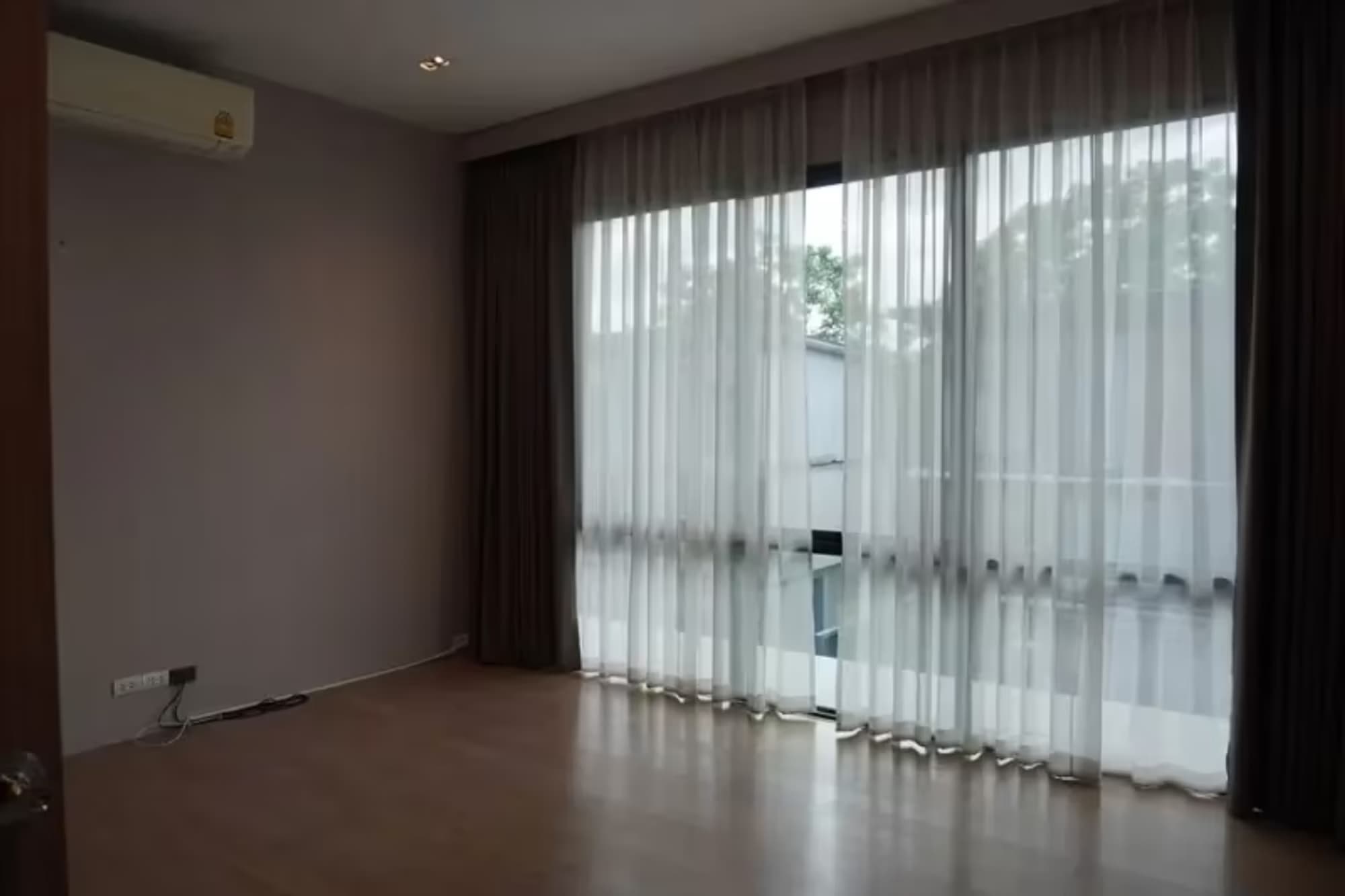 6 Bedroom House - Image 9