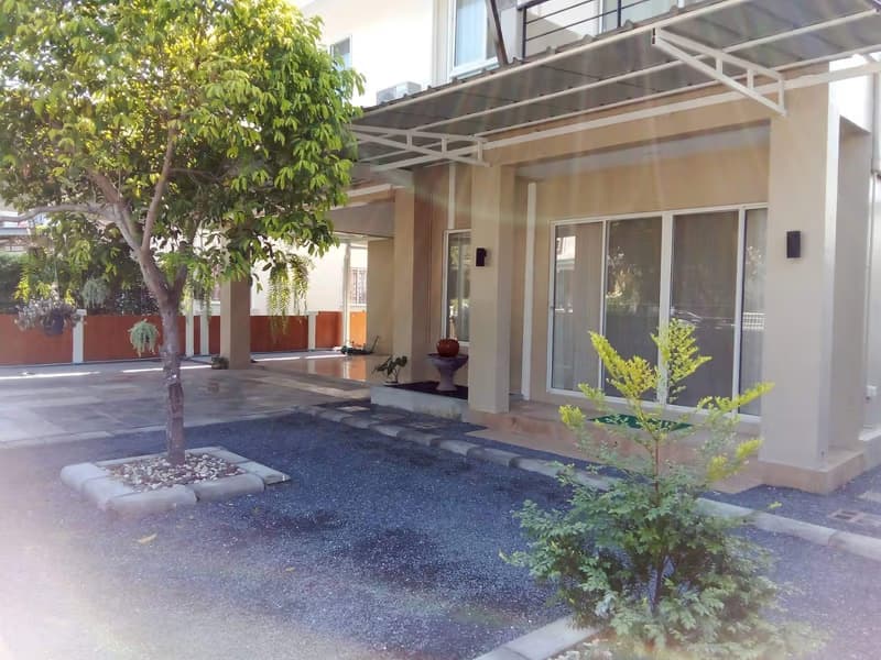 4 Bed House for Rent in San Kamphaeng District
